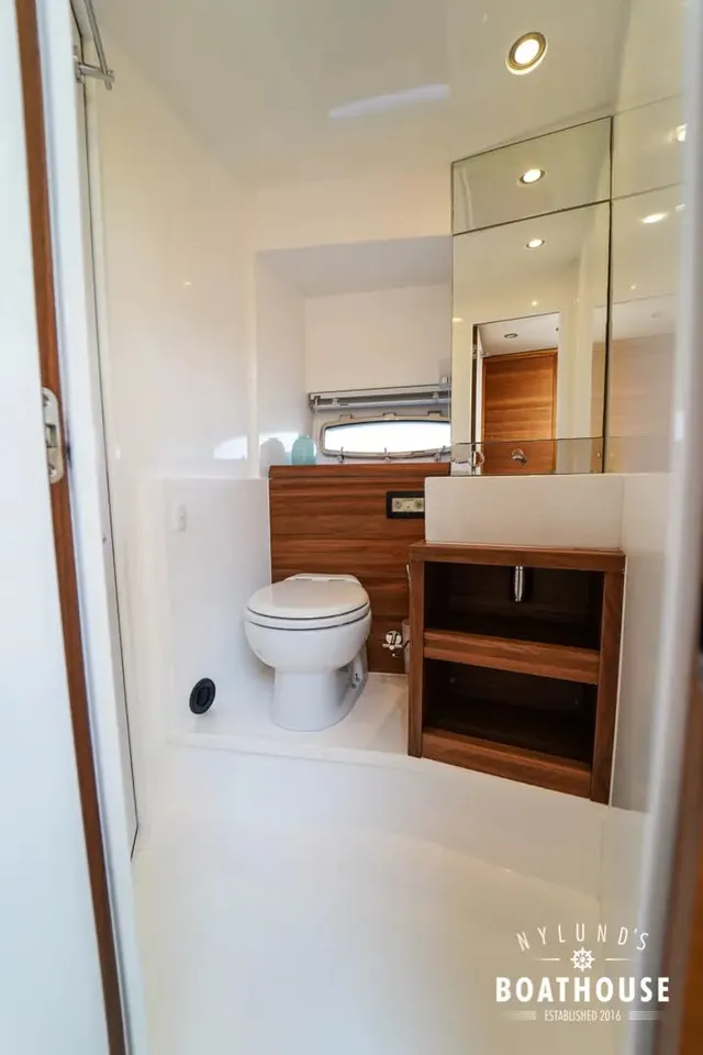 Sealine F46 — Intérieur