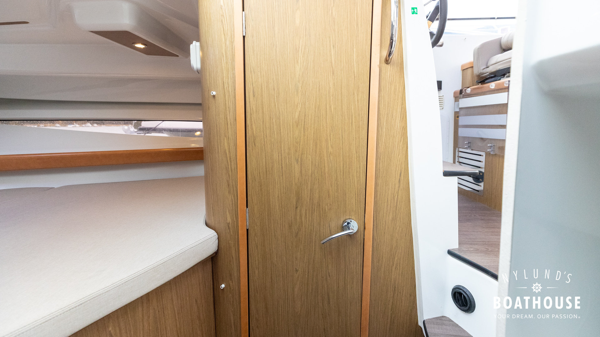 Beneteau Antares 8.80 OB - Image 32