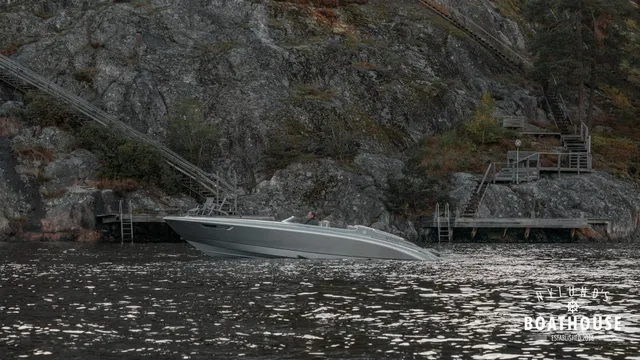 Donzi 28 Fearless Yacht — Navegando