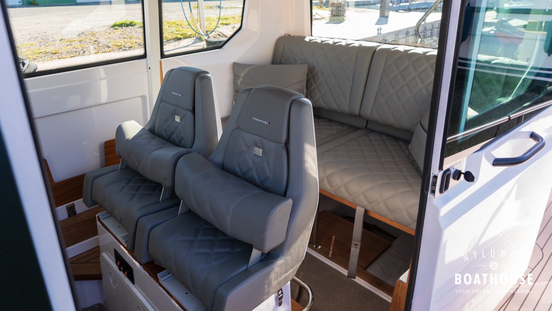 Axopar 28 Cabin - Image 79