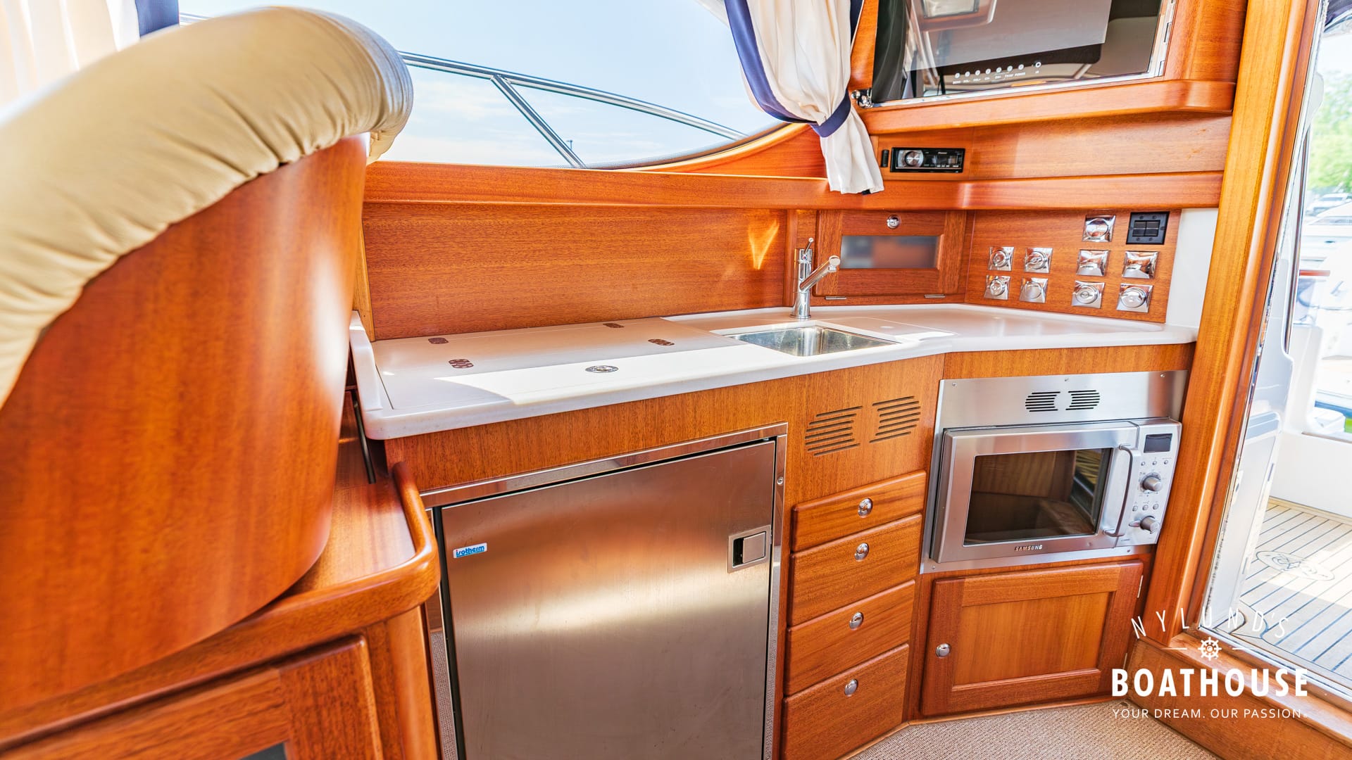 Nord West 370 Flybridge - Image 35