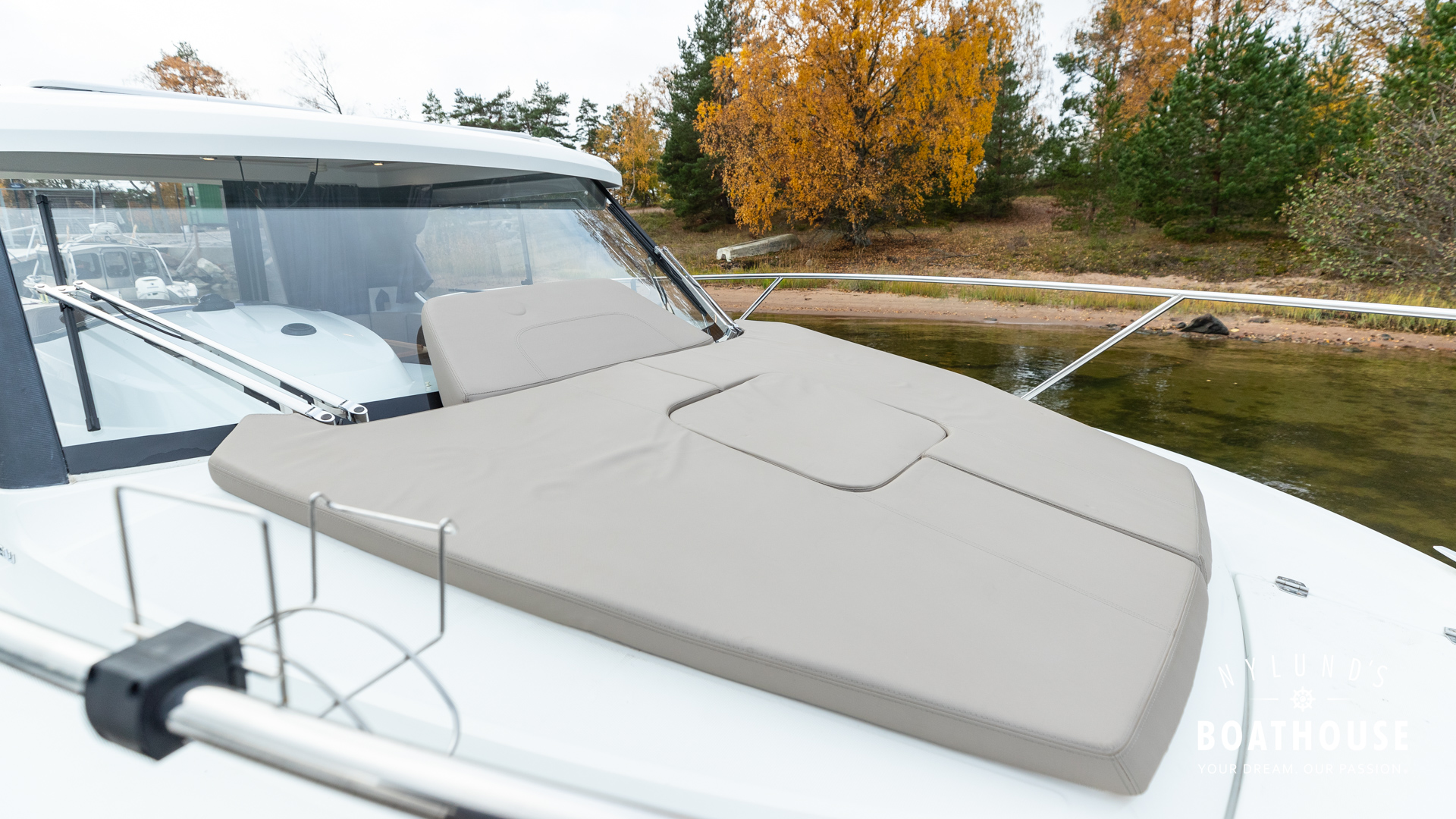 Beneteau Antares 8.80 OB - Image 12