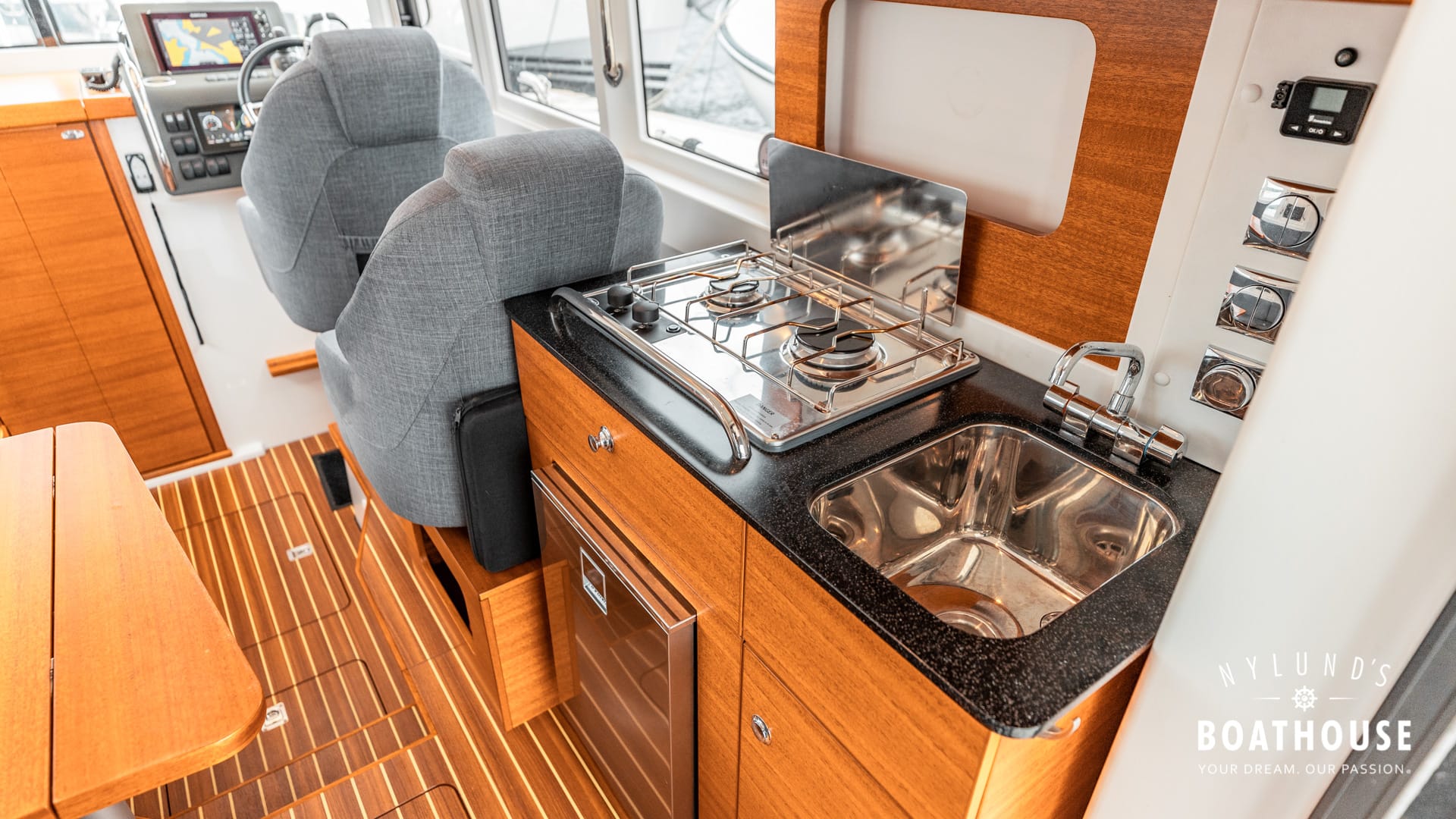 Paragon 31 Cabin - Image 24