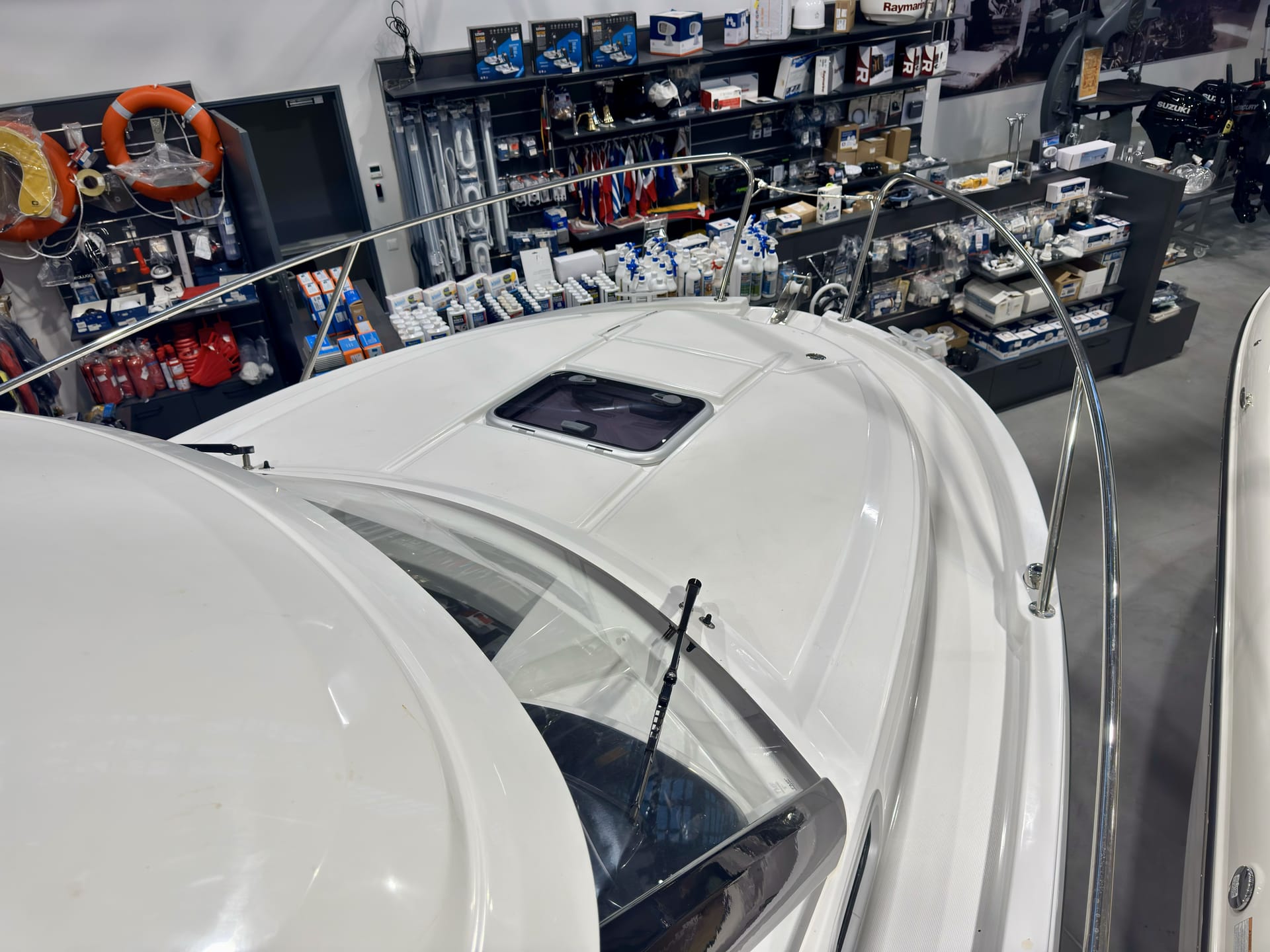 Beneteau Antares 7 - Image 5