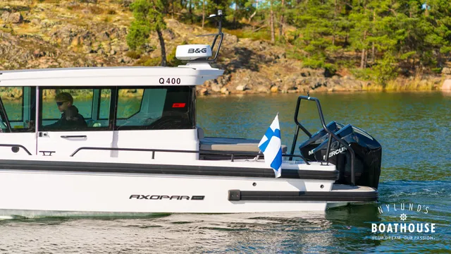 Axopar 28 Cabin — Merellä