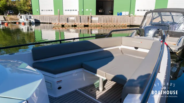 Axopar 28 Cabin — Ulkopuoli