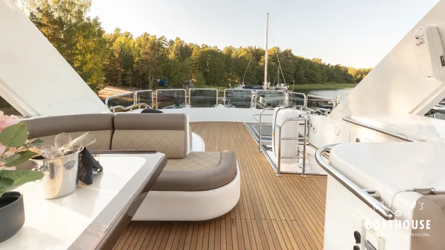 Elegance 68 — Exterior