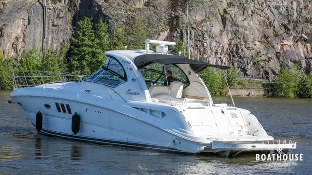 Sea Ray 395 Sundancer — Cruising