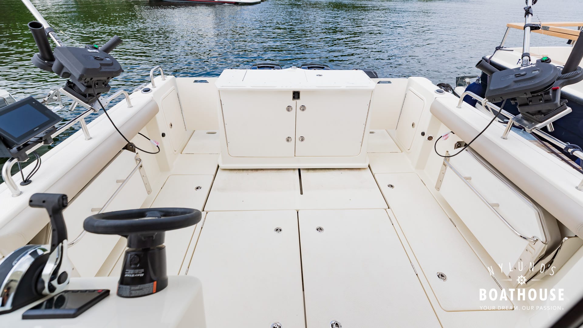 Quicksilver 905 Pilothouse - Image 14