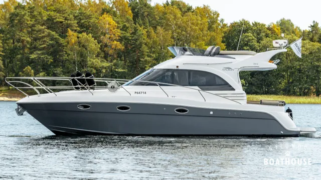 Galeon 330 Fly