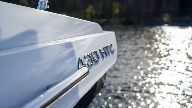 Galeon 430 HTC — Merellä