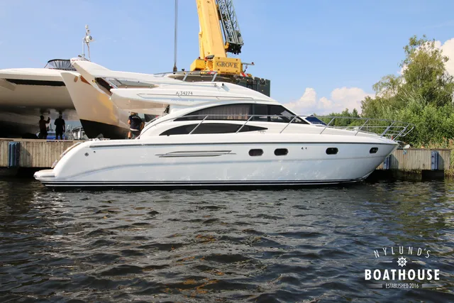 Princess P42 — Cruising