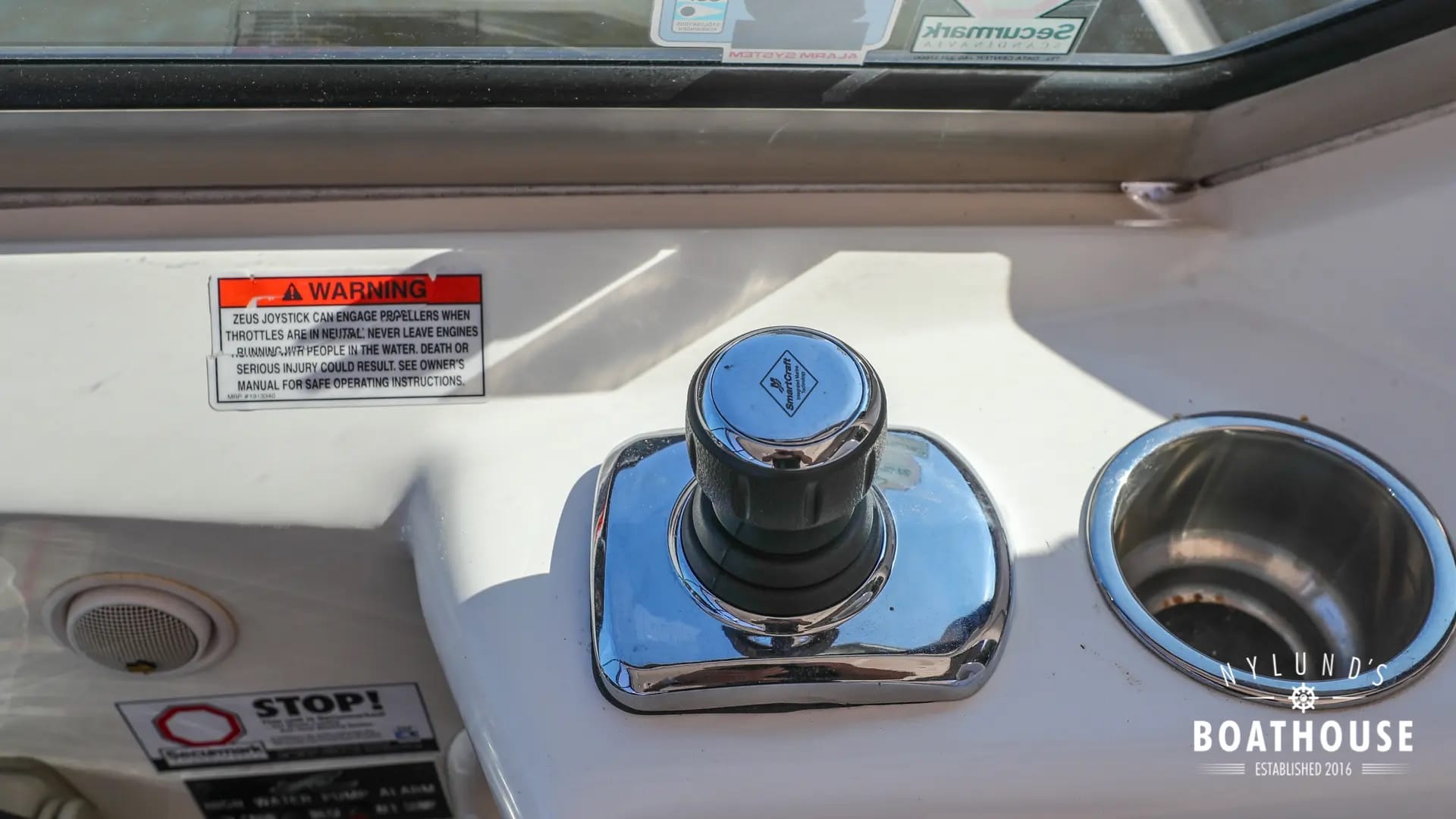 Sea Ray 395 Sundancer - Image 15
