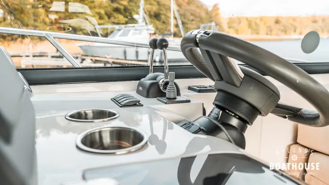 Sealine SC35 — Exterior