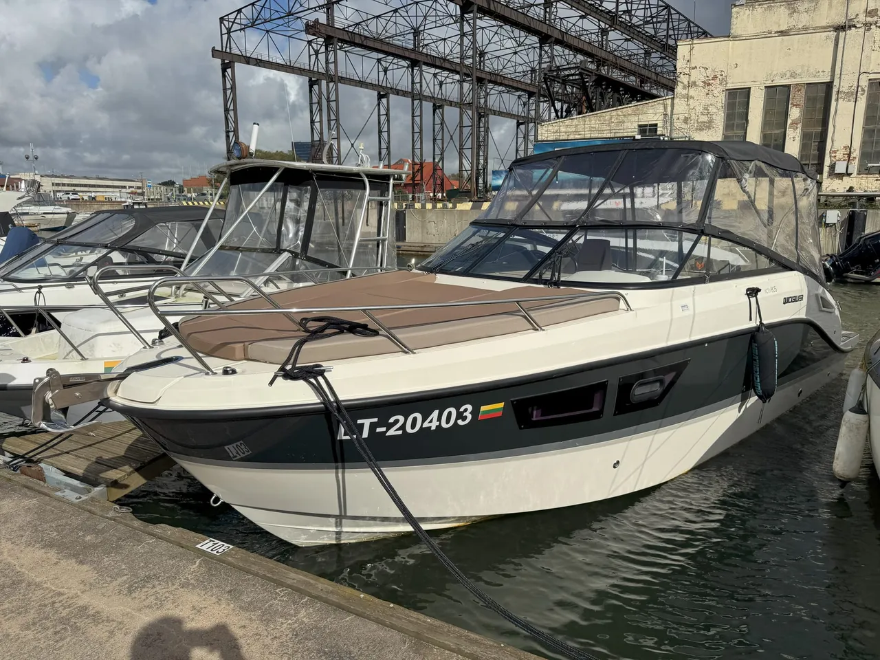 Quicksilver Activ 805 cruiser