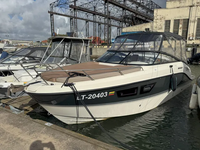 Quicksilver Activ 805 cruiser