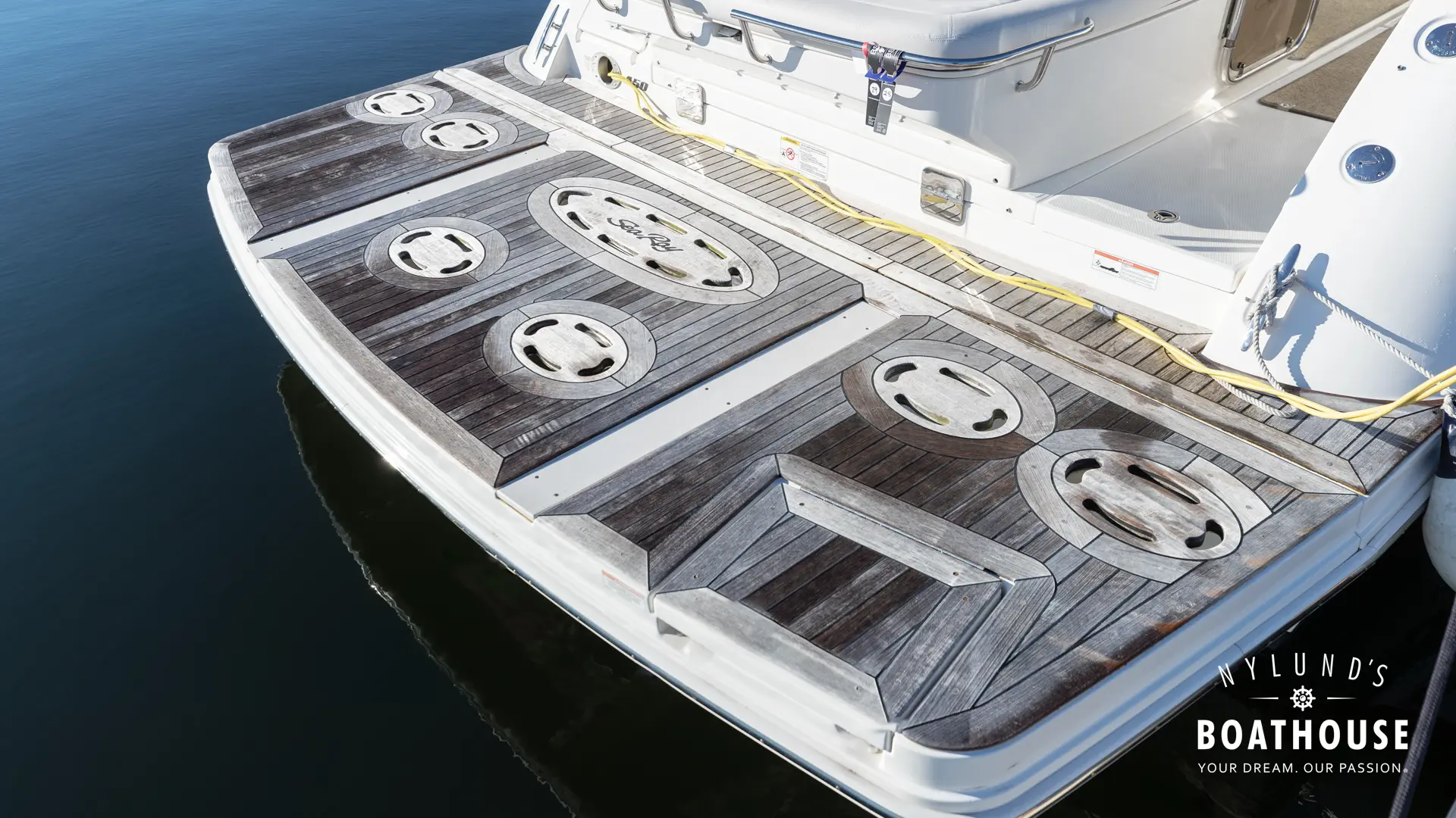 Sea Ray 450 Sundancer - Image 13