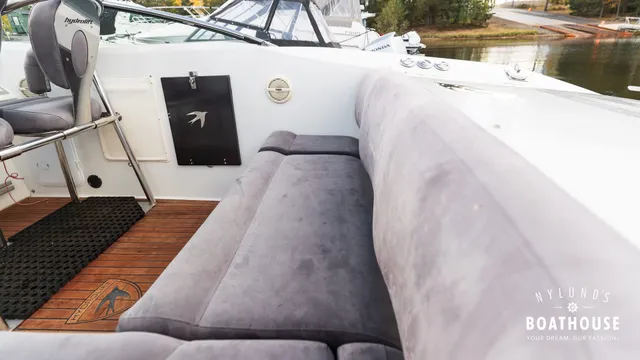 Hydrolift C-31 R Carbon — Exterior