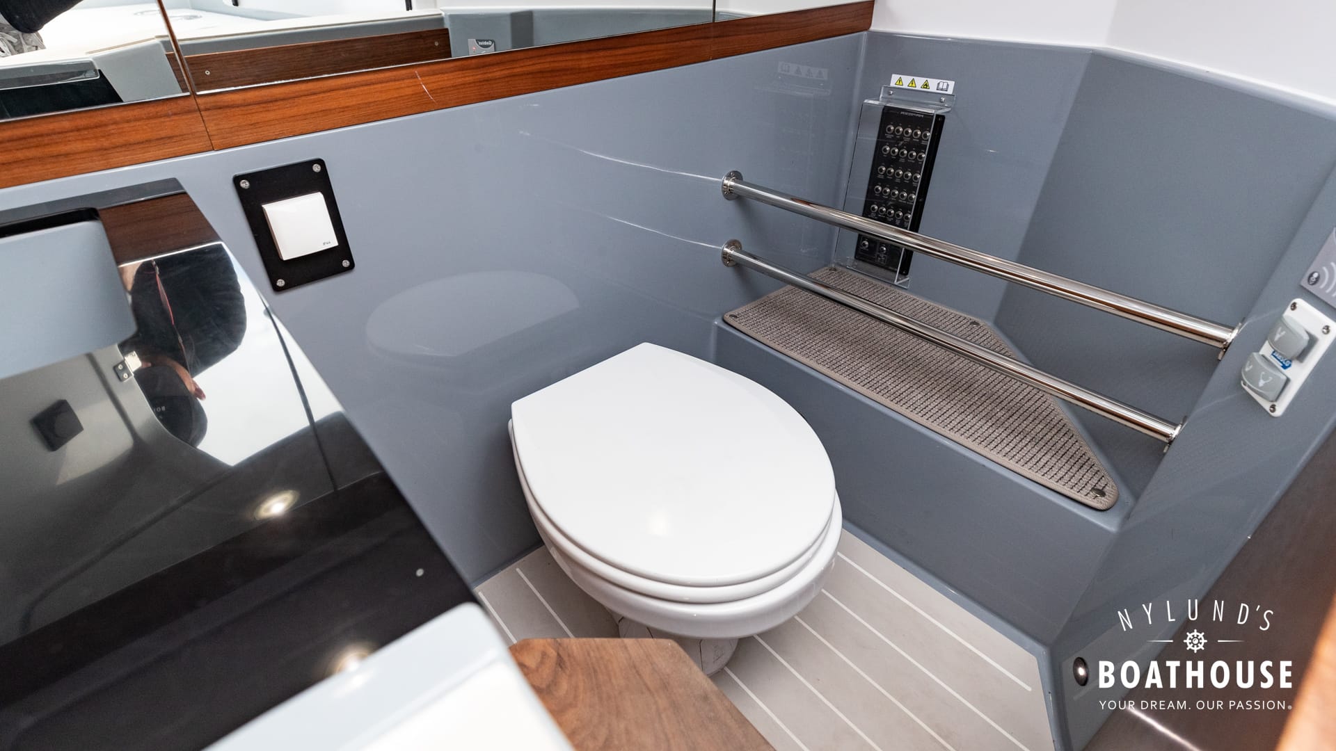 Axopar 28 Cabin - Brabus Line - Image 17