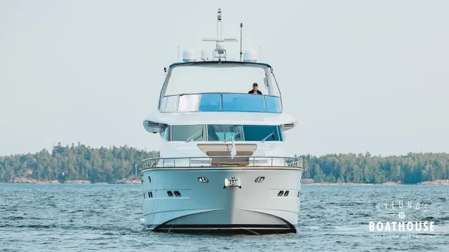 Elegance 68 — Cruising