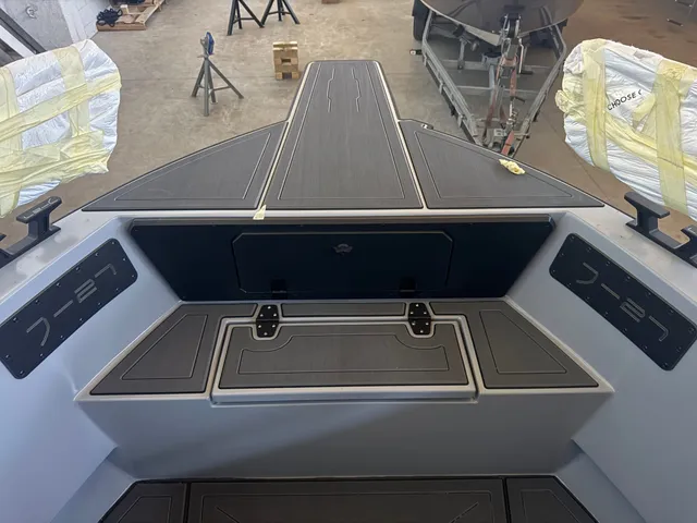 Jaktar J-27 — Interior