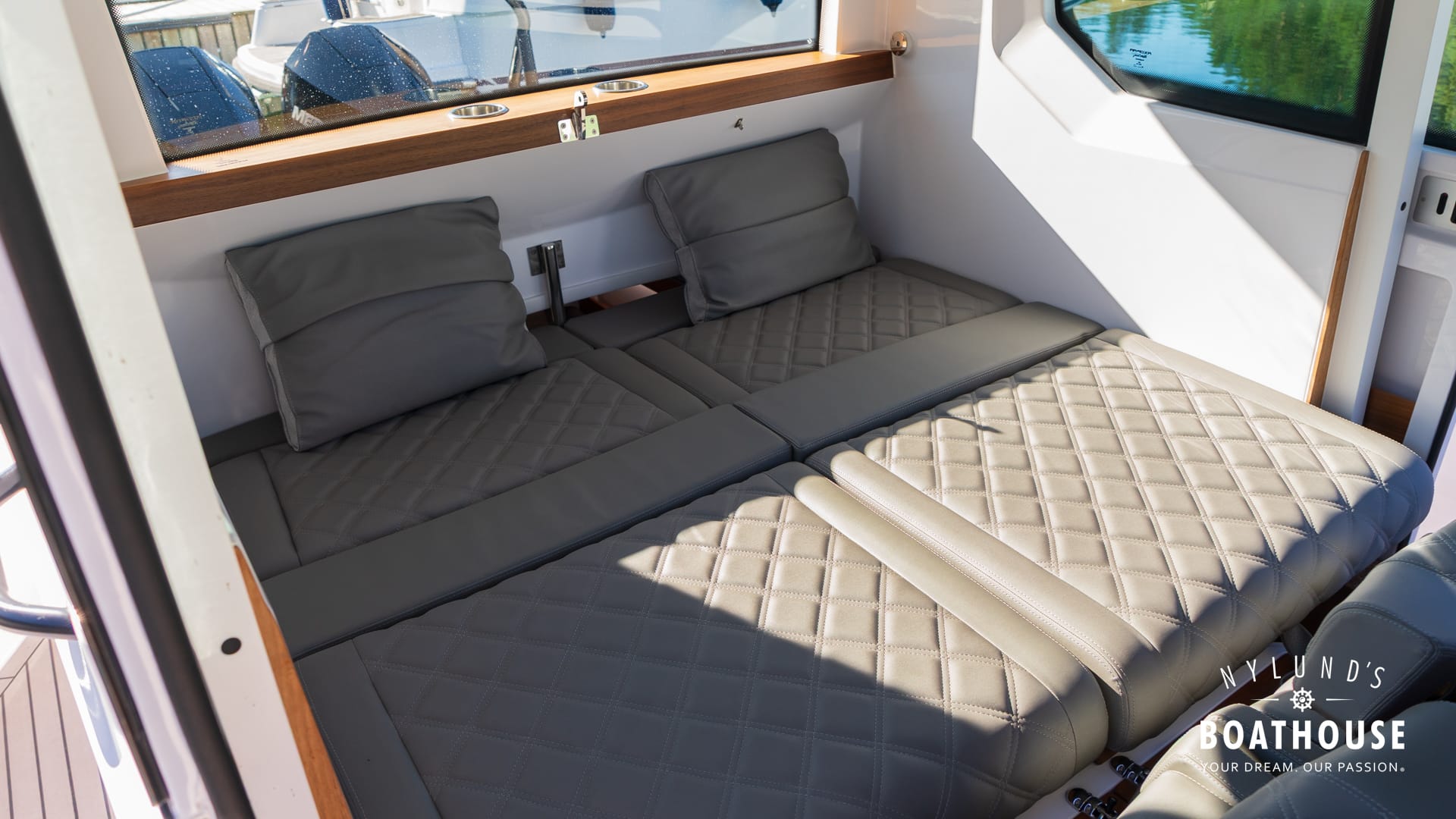 Axopar 28 Cabin - Image 99