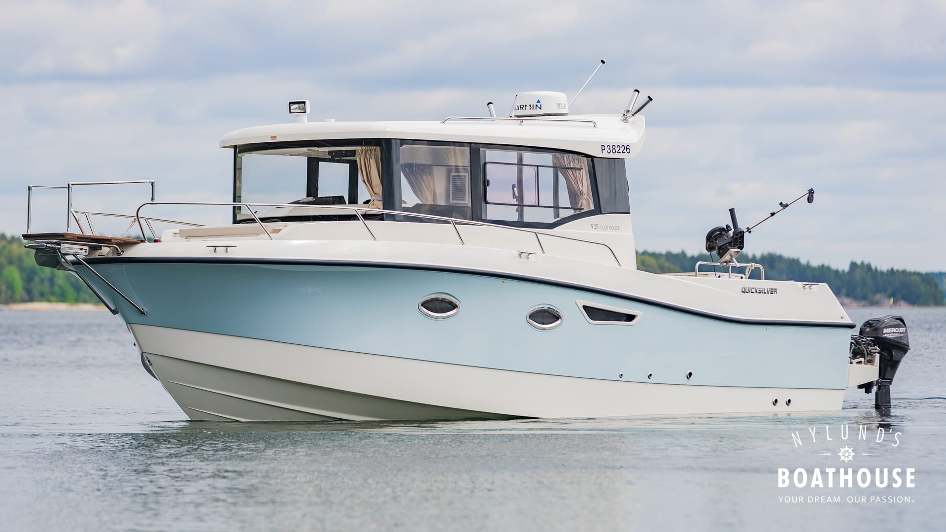 Quicksilver 905 Pilothouse - Image 5