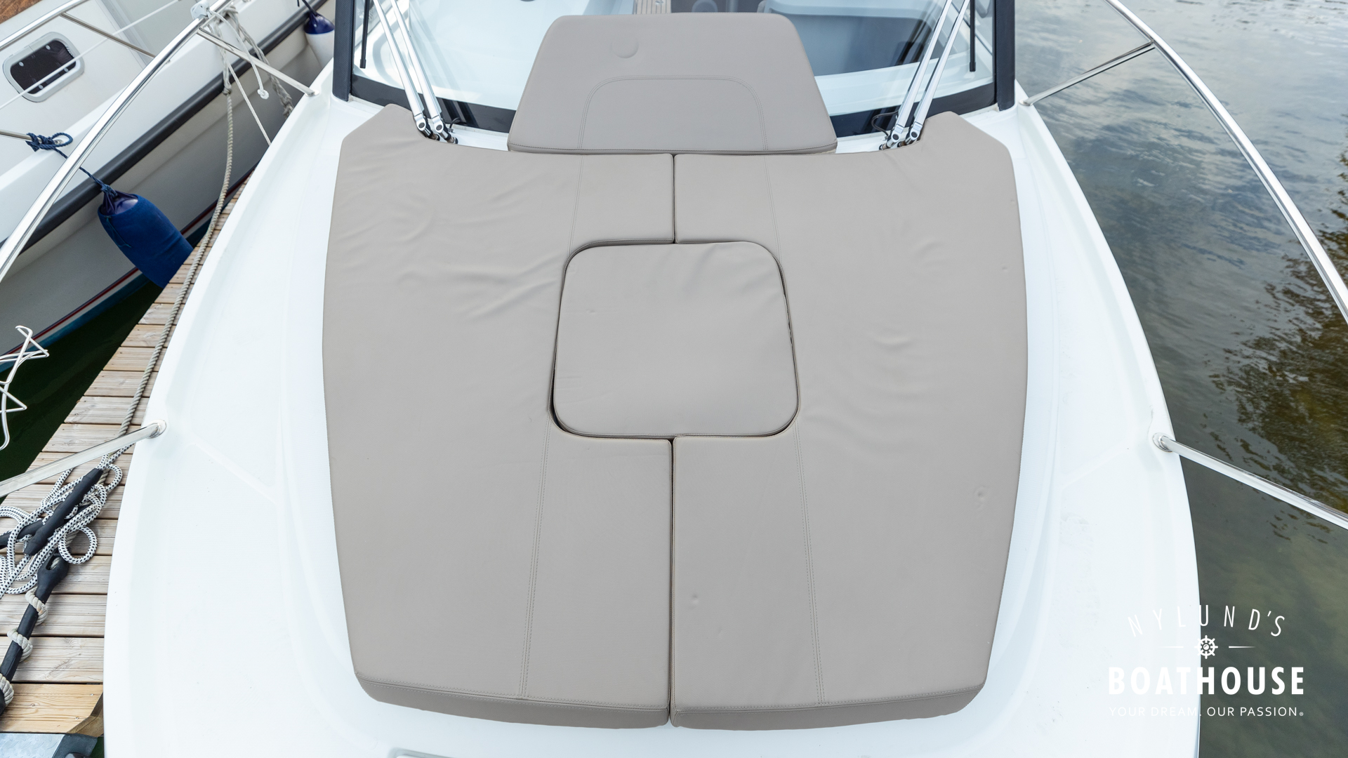 Beneteau Antares 8.80 OB - Image 29