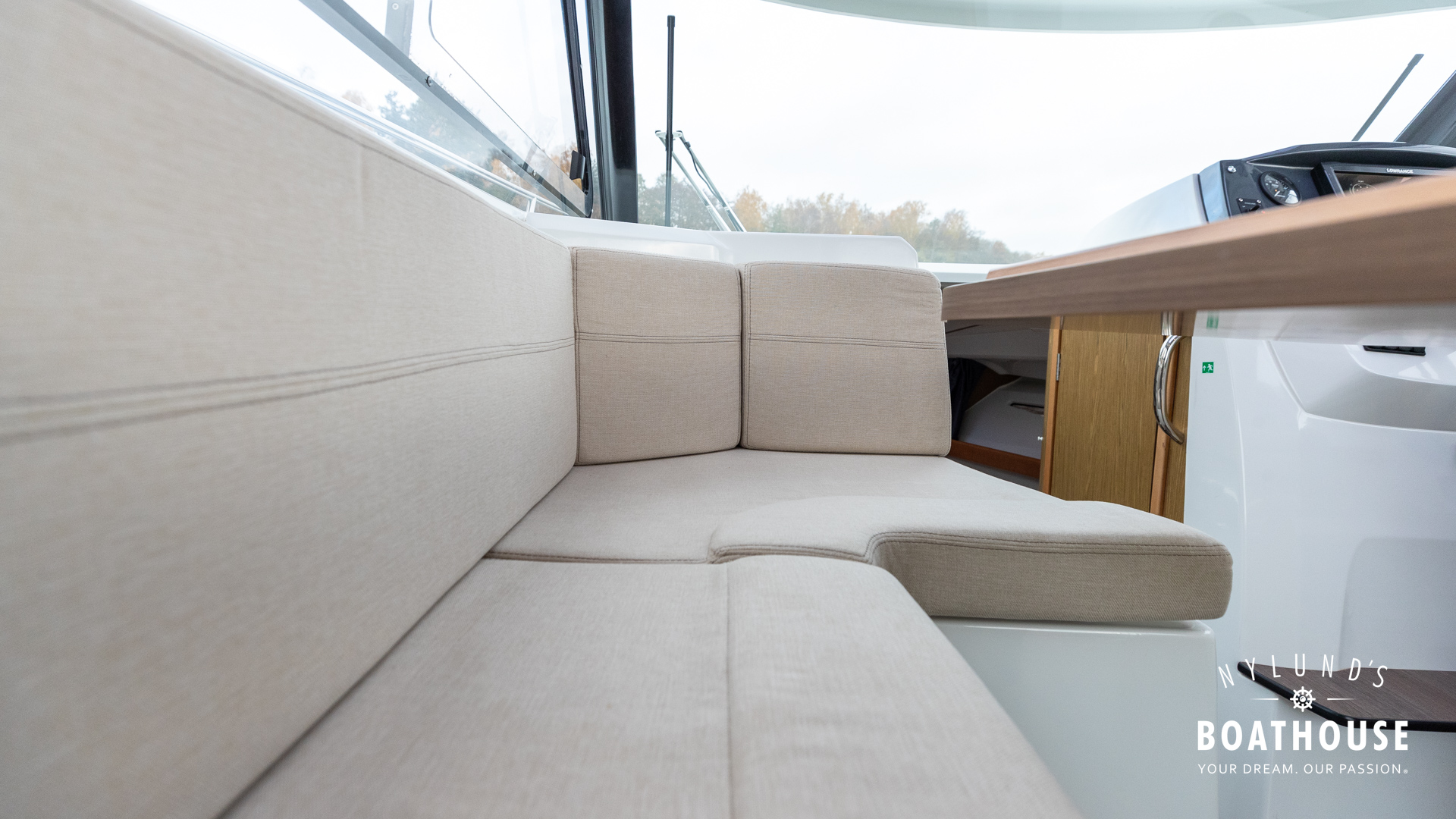 Beneteau Antares 8.80 OB - Image 48