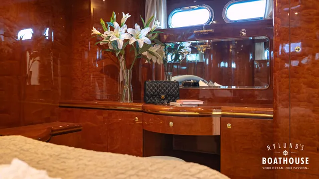 Elegance 68 — Interior