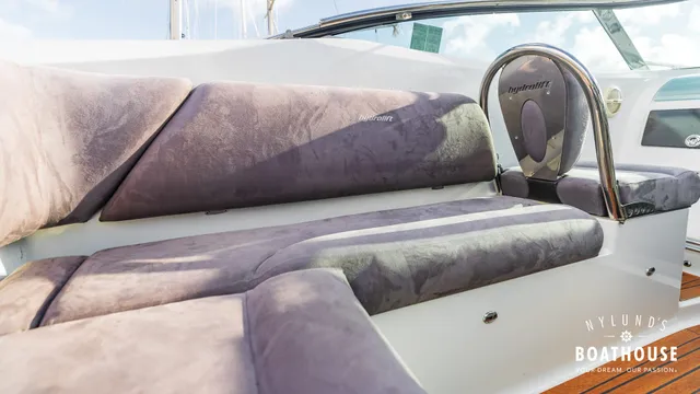 Hydrolift C-31 R Carbon — Exterior