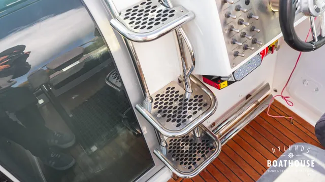 Hydrolift C-31 R Carbon — Exterior