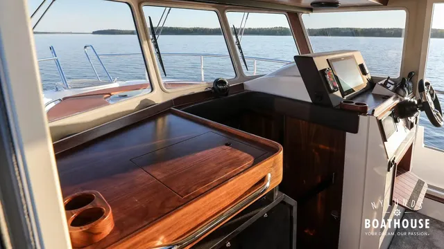 Nord Star 36 Patrol Fly — Interior