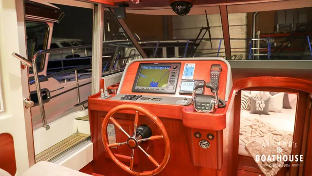 Storebro 435 Commander — Sisätilat
