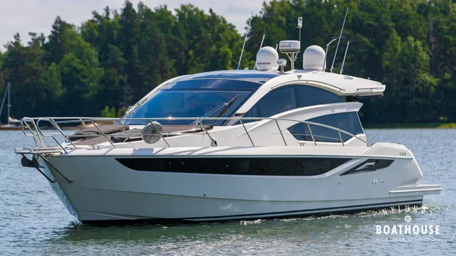 Galeon 430 HTC — Merellä