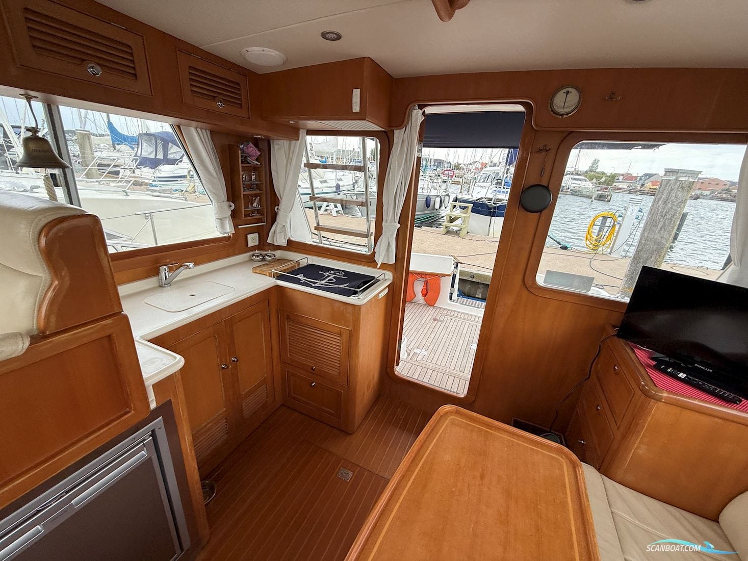 Halvorsen 32 Gourmet Cruiser - Image 16