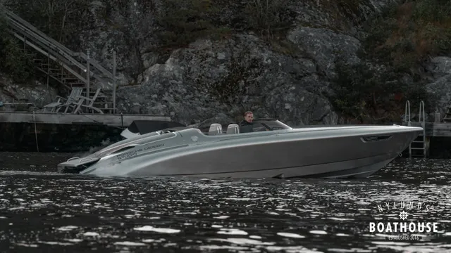 Donzi 28 Fearless Yacht — Cruising