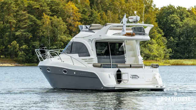 Galeon 330 Fly