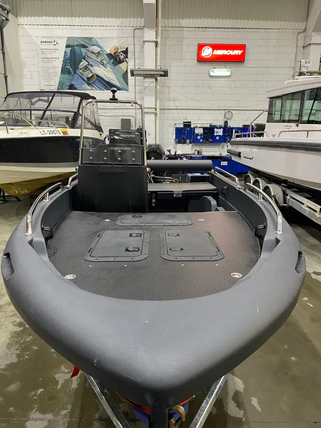Pioner 14 Active Fisher — Exterior